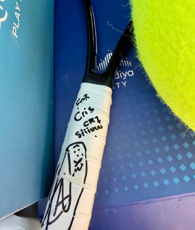 出生于, 赠了自己的, 交换签名球