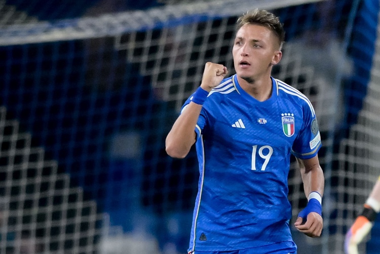 返意甲, 始终心怀重, 体育总监塔 返意甲, 始终心怀重, 体育总监塔