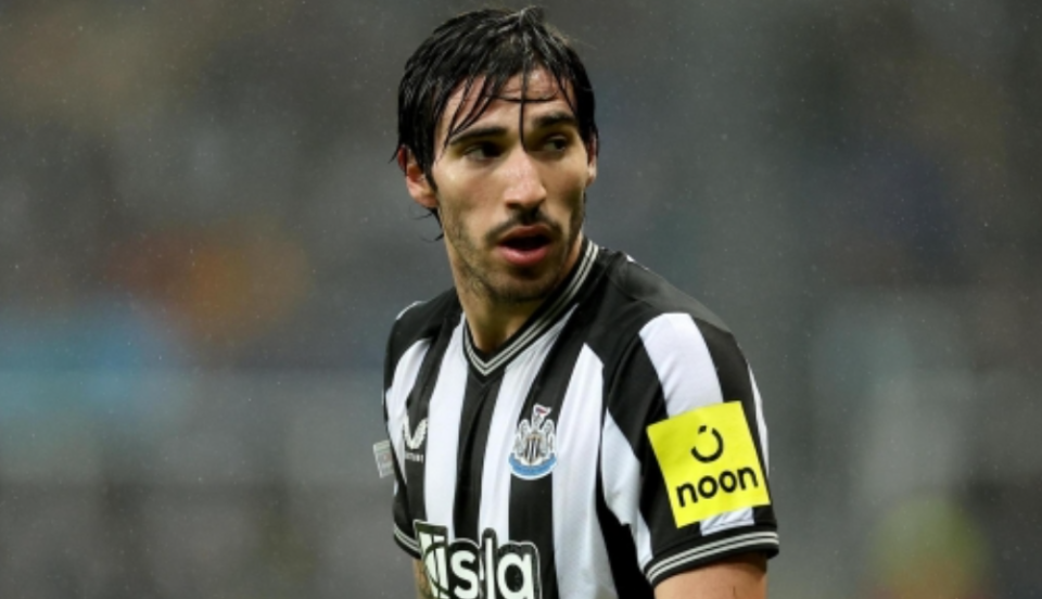 白色球衣的 白色球衣的